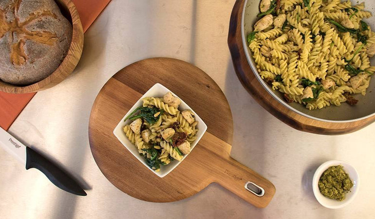 15 Minute Recipe - Green Pesto, Chicken, Spinach & Pine Nut Pasta