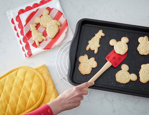 Making it Easy with Fun and Functional Bakeware