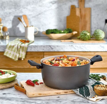Earth pan stock pot with stew