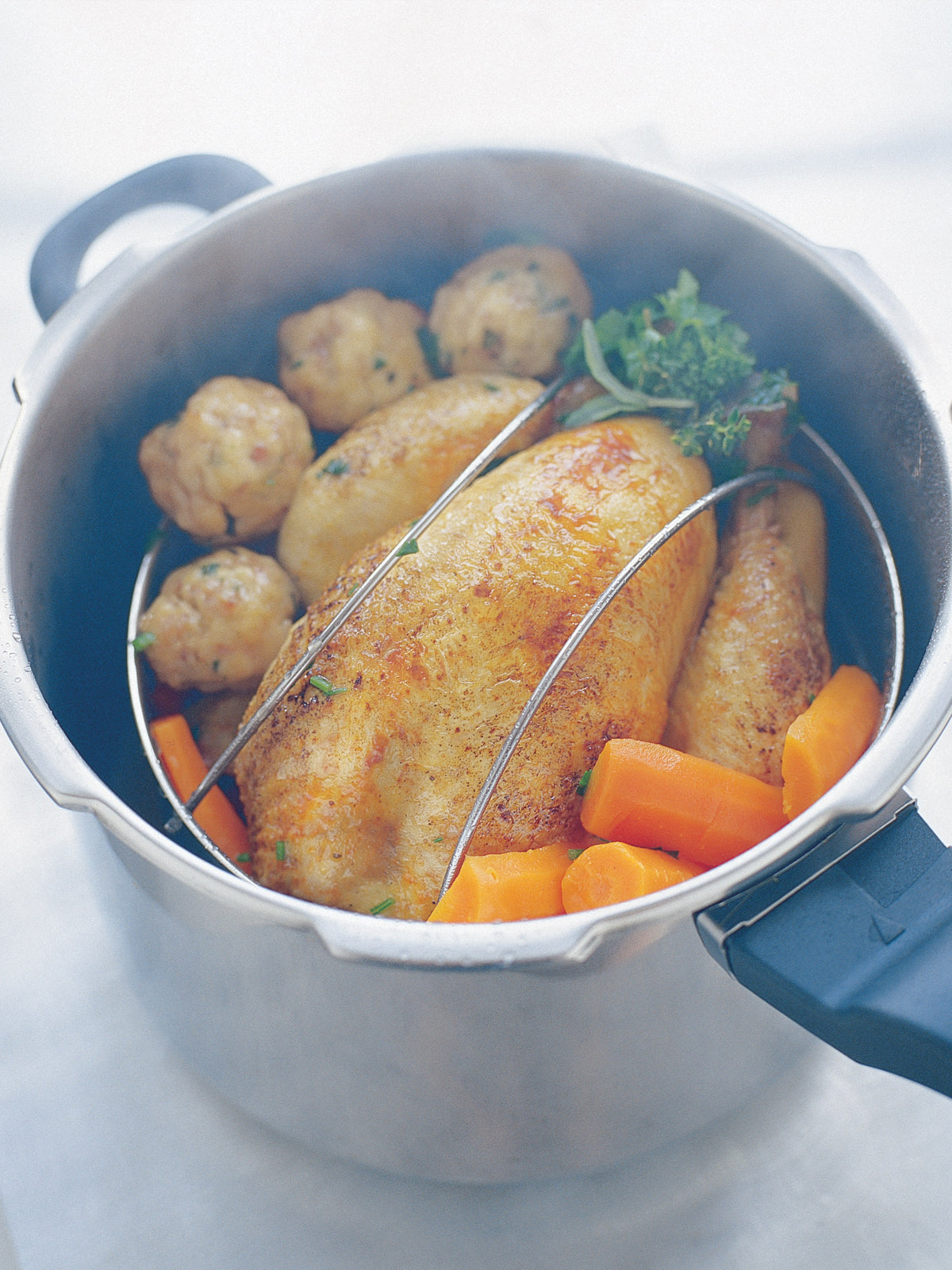 Iconic High Dome Aluminium Pressure Cooker - 6 Litre