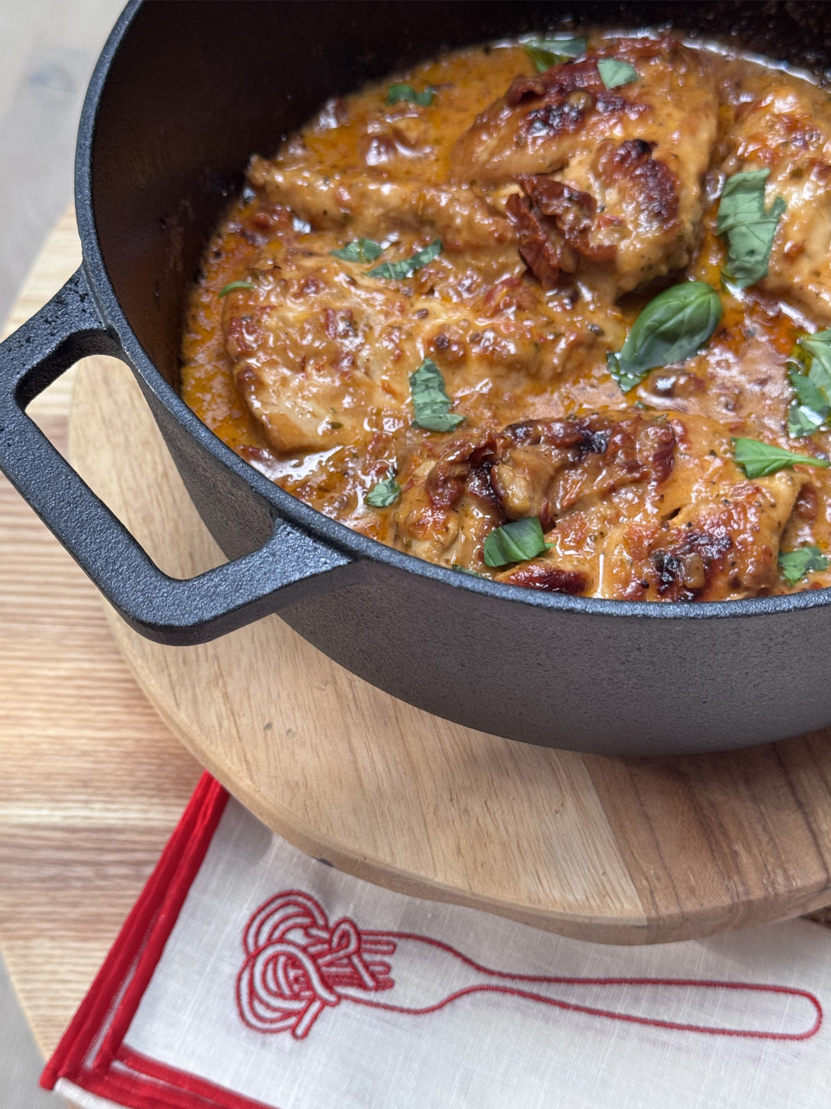 Cast Iron: Casserole & Glass Lid - 4.6L/24cm